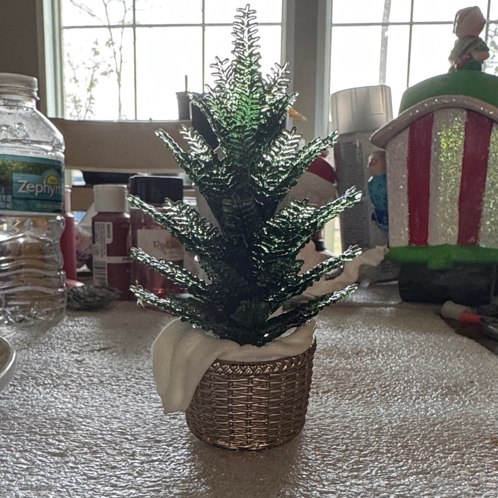 Bath & Body Works Festive Green Tree with Gold Basket Wallflower